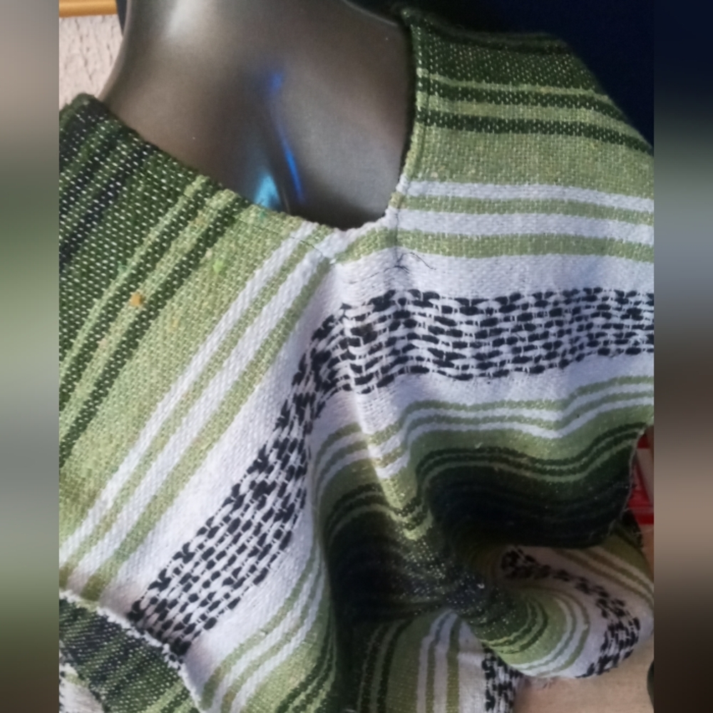 Green Striped Men's Sweater poncho Mexico made 35L x 25w - Picture 3 of 3